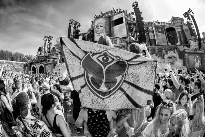 Tragödie zum Tomorrowland-Start: Frau stirbt nach Festivalbesuch