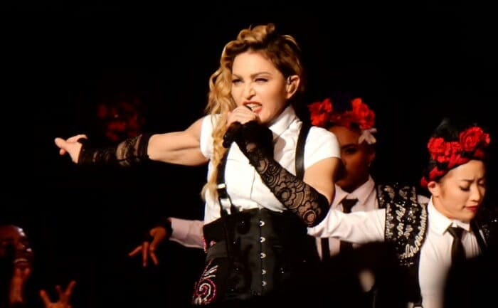 27 Jahre nach „Ray of Light“: Madonnas verschollenes Remix-Album erscheint