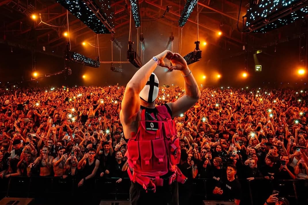 Holy Priest taucht mit „Holy Atlantis“ in neue Hard-Techno-Gewässer